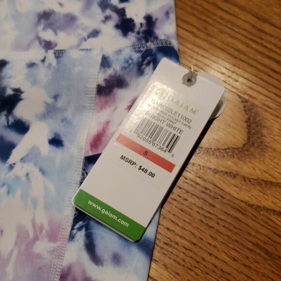 Gaiam High Rise Capri - Picture 4 of 7